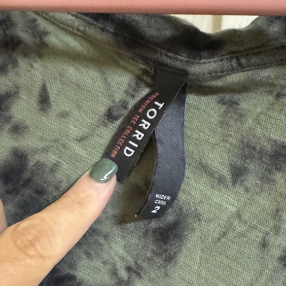Torrid Black and Gray Tie-Dye V-Neck Top - Picture 2 of 2